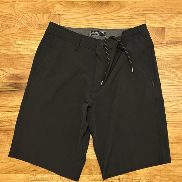 Size 32 O’Neil Hybrid dark gray size 32 shorts in excellent condition. - Picture 1 of 3